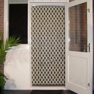 028 Liso plusjes